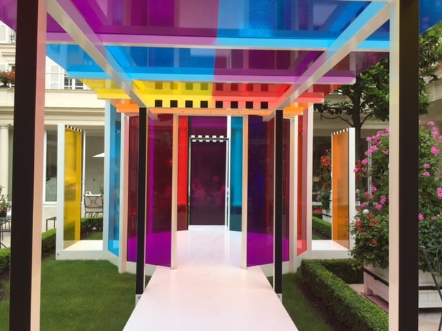 Pergola Daniel Buren au Bristol Paris