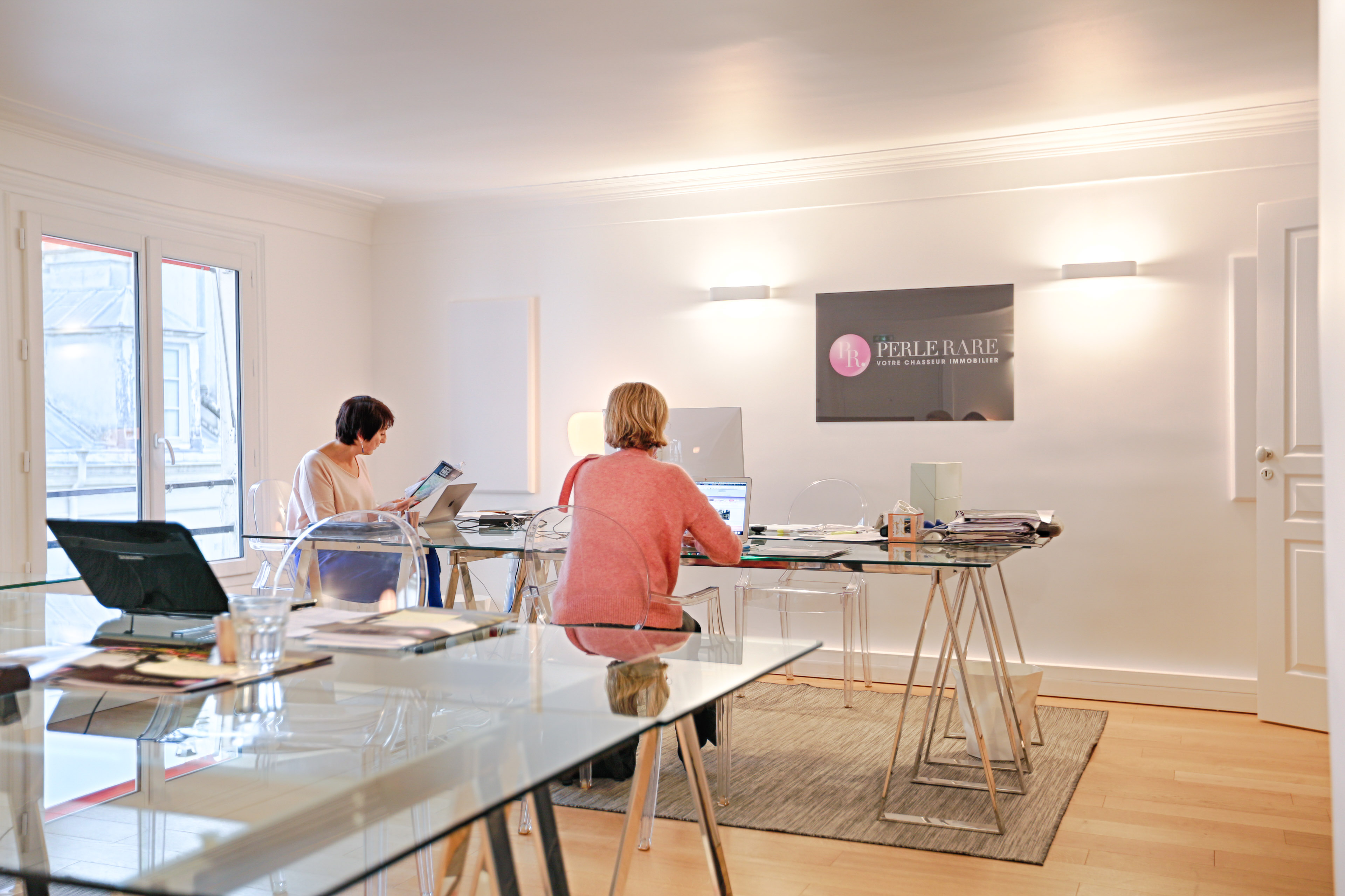 Dans les bureaux de Perle rare, chasseur d'appartements à Paris  - Crédit Guillaume Loyer