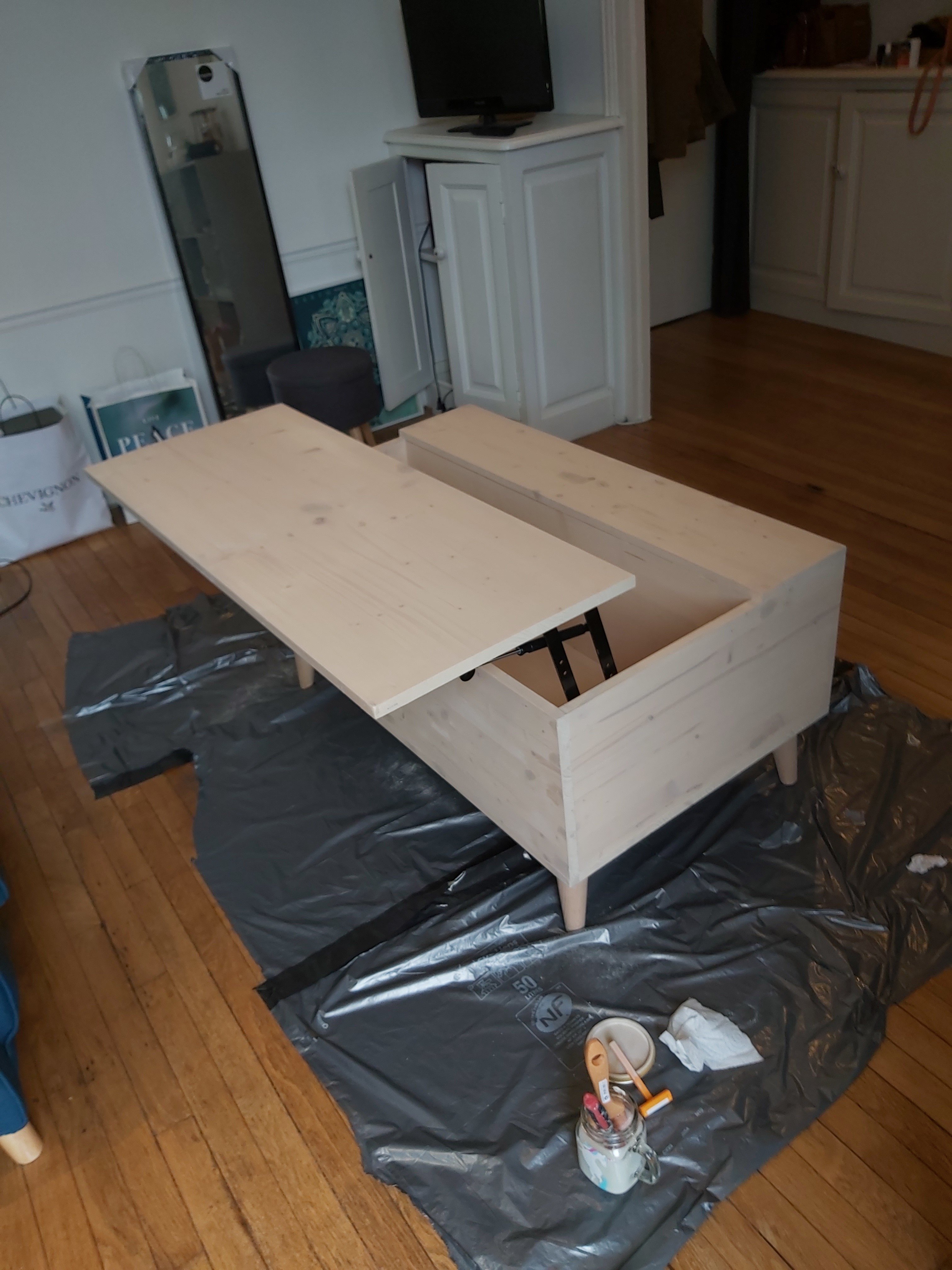 "J’ai acheté l’essentiel du matériel chez Leroy Merlin pour 80€, hormis les charnières assez spécifiques que j’ai commandé sur internet pour 25€. "