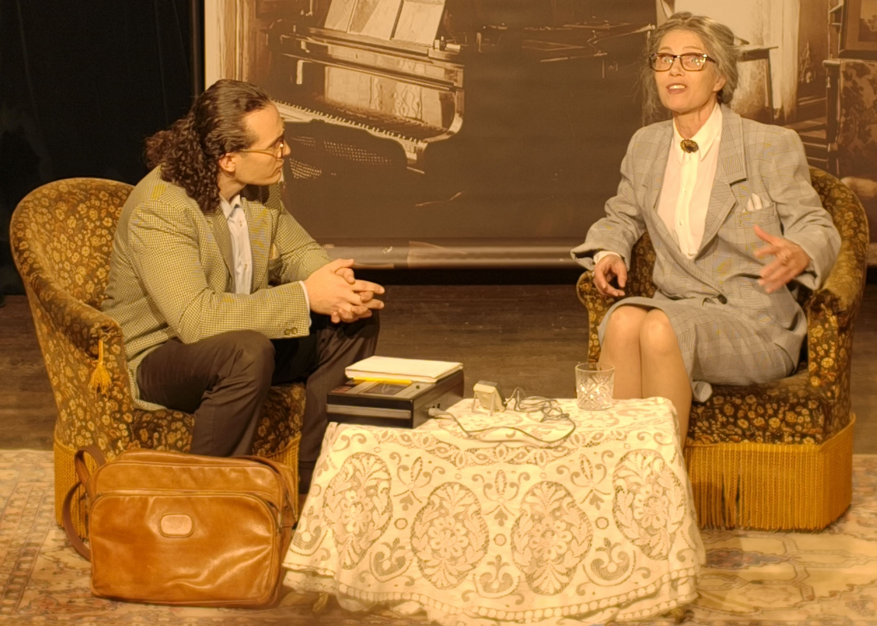 Au coin de la rue, la "Boulangerie" : à la rencontre de Nadia Boulanger. Crédit Photo : Compagnie Véronique Soufflet