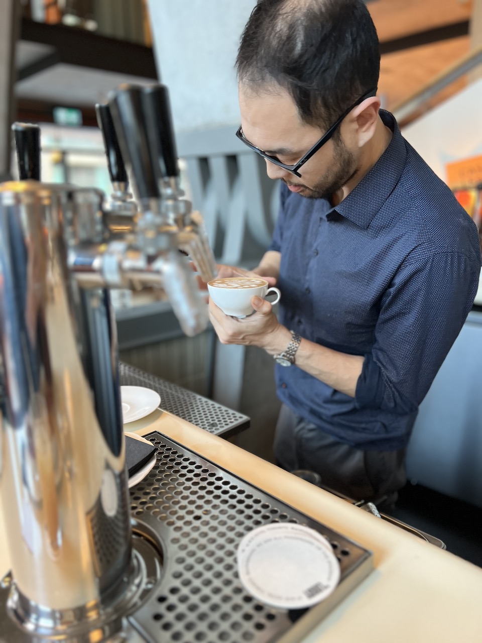 Un cappuccino préparé avec talent... au bar du Ace hôtel de Toronto (Crédit photo Chemin Lisant)