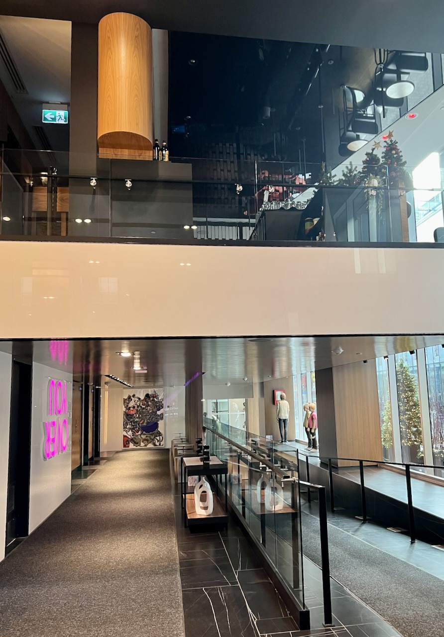 Hôtel Humaniti à Montréal (Crédit Chemin Lisant)