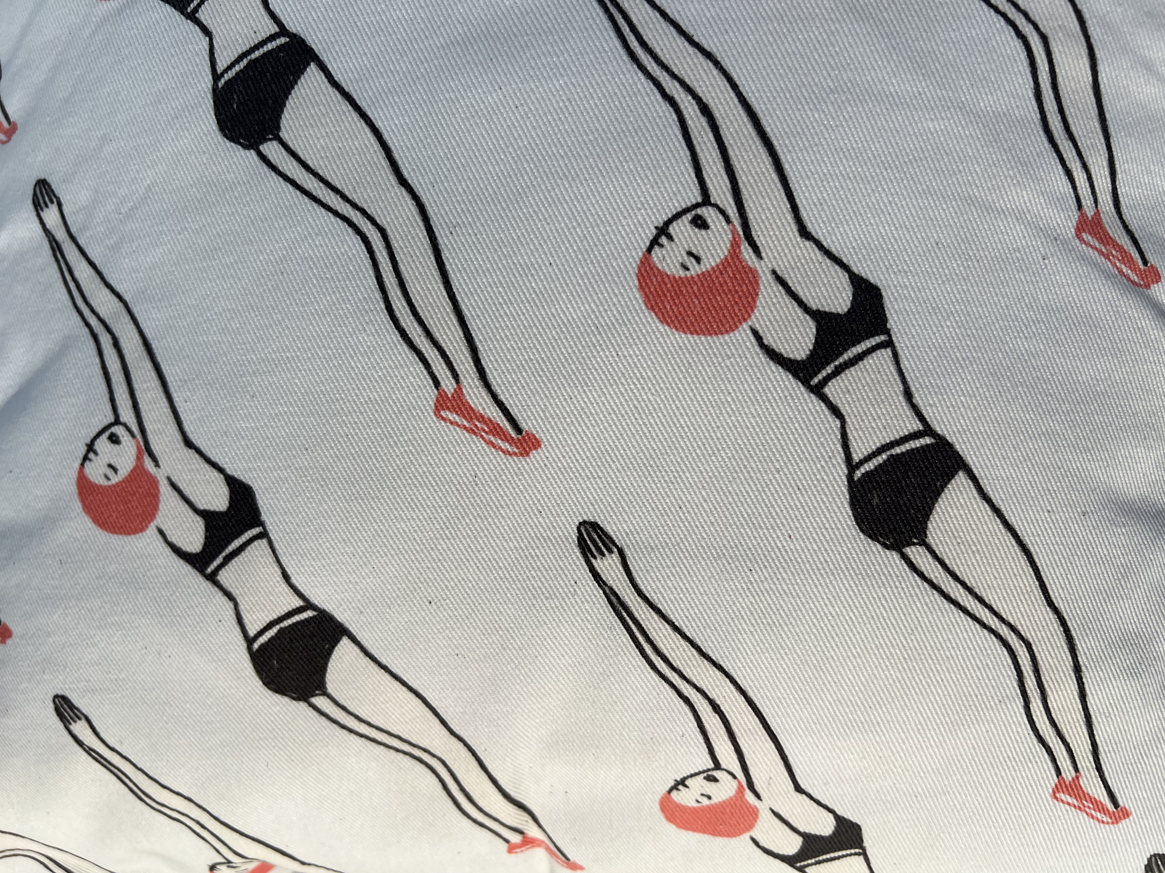 Prêt pour le grand plongeon de al cure épigénétique Thalazur ? (Détail des coussins - Création Jean-Vier)